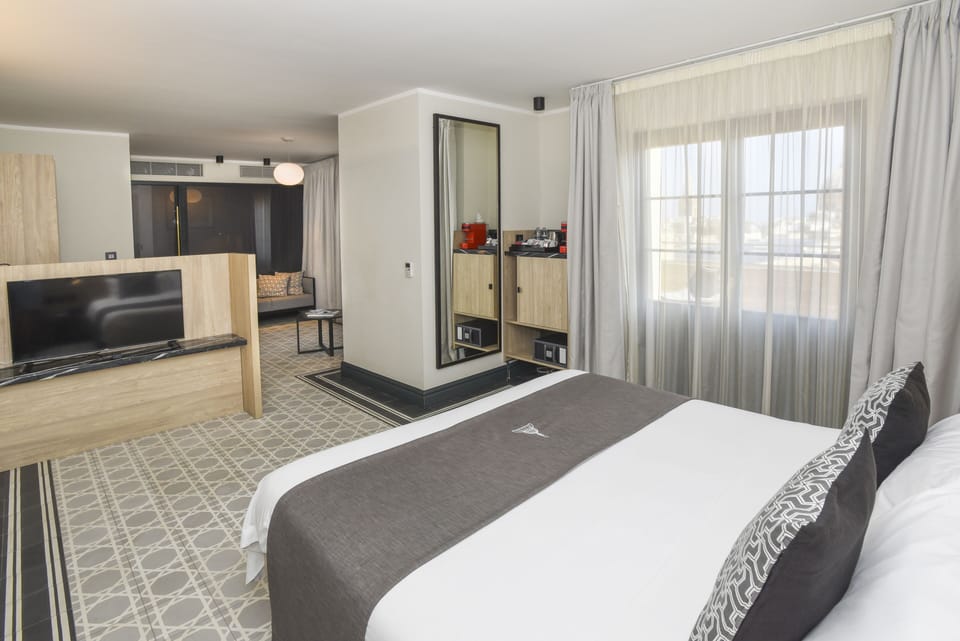 Executive Double or Twin Room, Terrace (Double or Twin) | Minibar, in-room safe, desk, laptop workspace