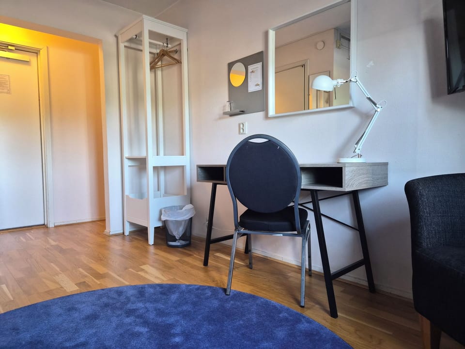 Standard Single Room | Desk, blackout drapes, iron/ironing board, free WiFi
