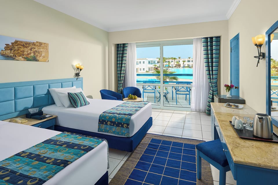 Superior Room, Pool View | Minibar, in-room safe, free WiFi, bed sheets
