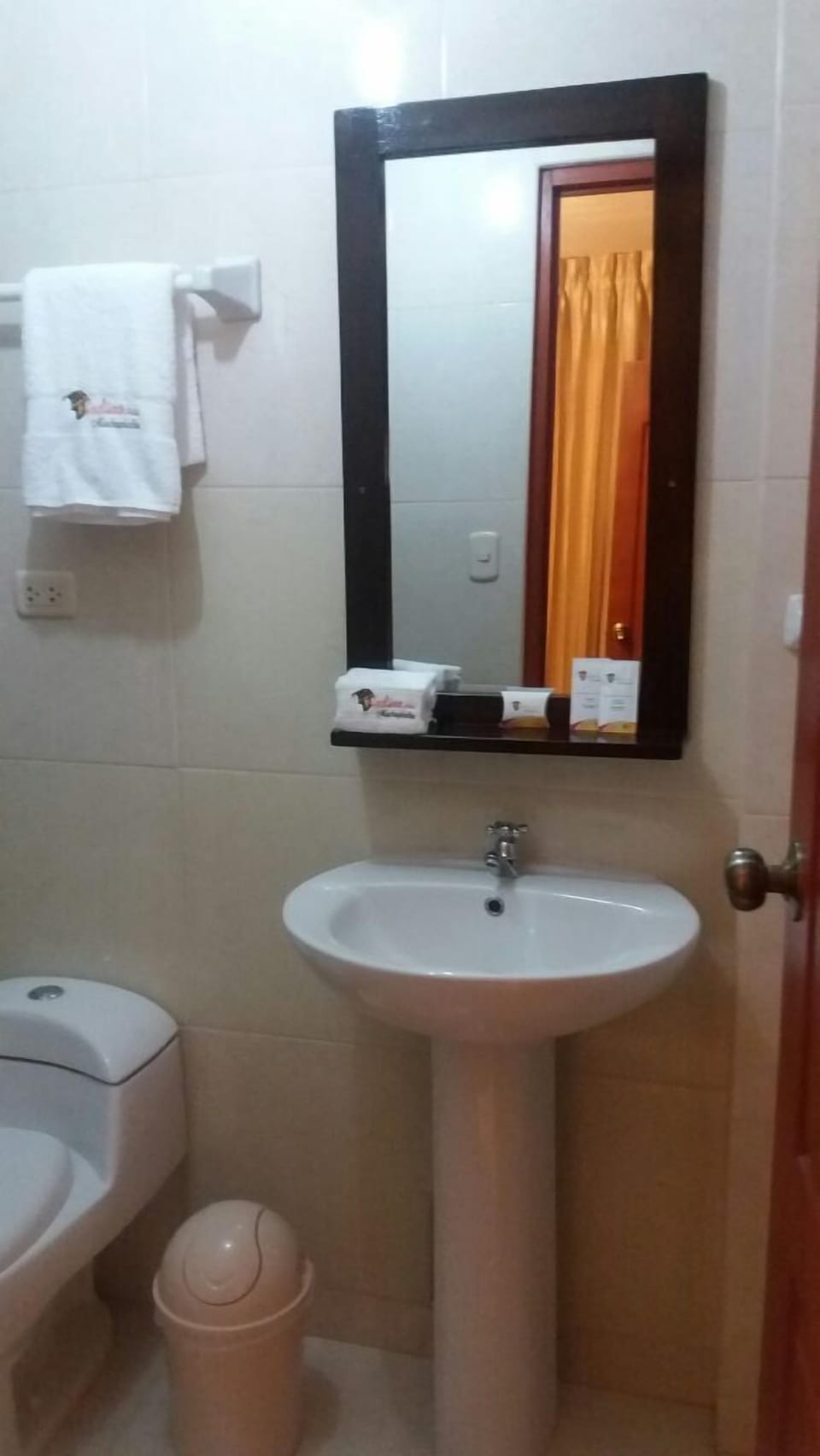 Standard Double or Twin Room, 6 Bedrooms, Non Smoking | Bathroom | Shower, rainfall showerhead, designer toiletries, hair dryer