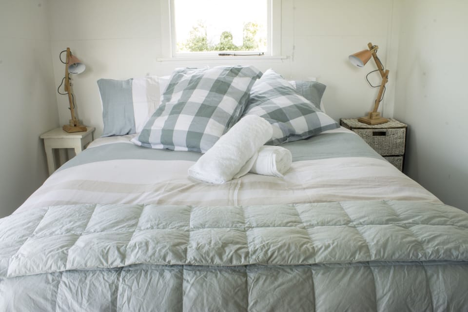 Gorgeous Romantic Countryside Cottage  | Desk, iron/ironing board, free WiFi, bed sheets