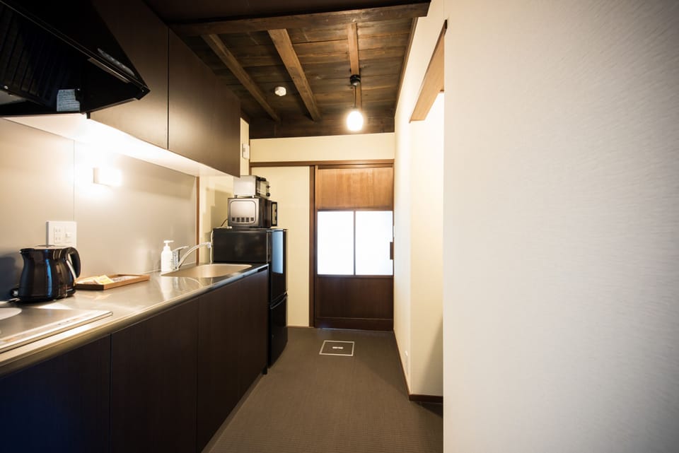 Traditional House, 3 Bedrooms, Kitchen, Garden View | Private kitchen | Fridge, microwave, stovetop, coffee/tea maker