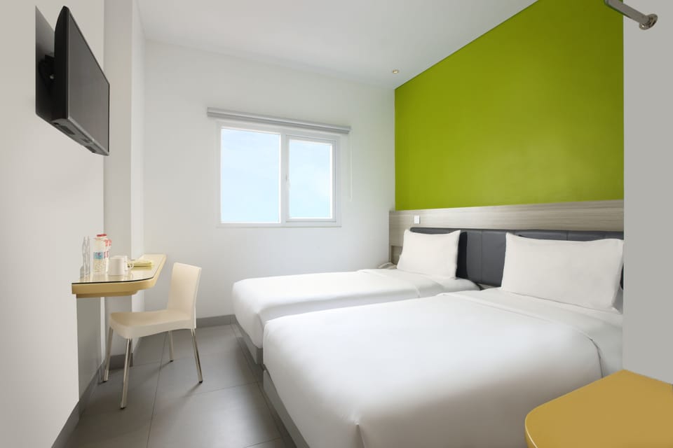 Smart Room Twin | Desk, free WiFi, wheelchair access