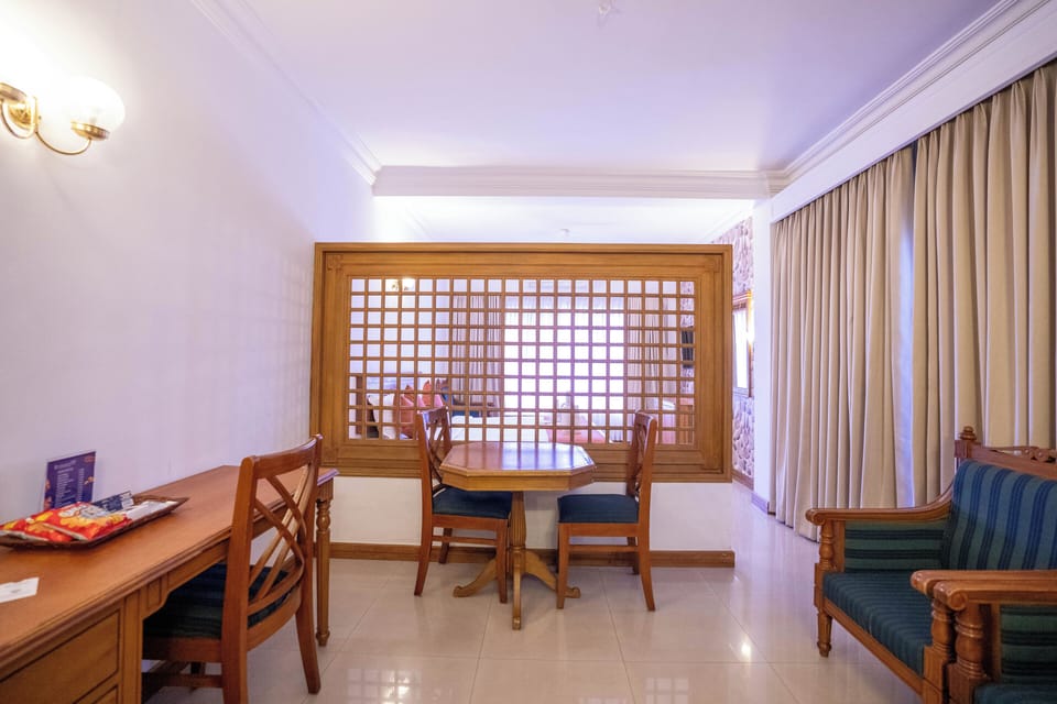 Executive Deluxe Room | 1 bedroom, premium bedding, minibar, in-room safe