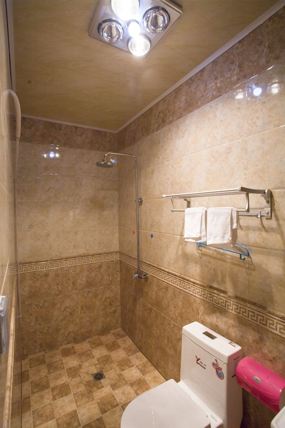 Superior Double Room | Bathroom shower