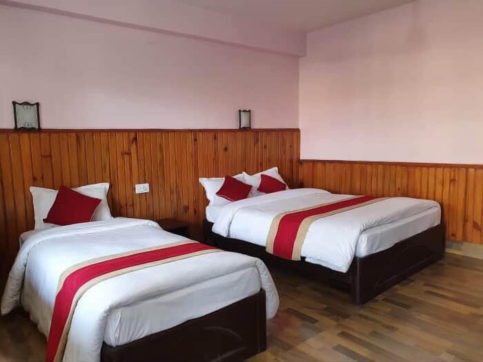 Deluxe Double or Twin Room | Desk, laptop workspace, iron/ironing board, free WiFi