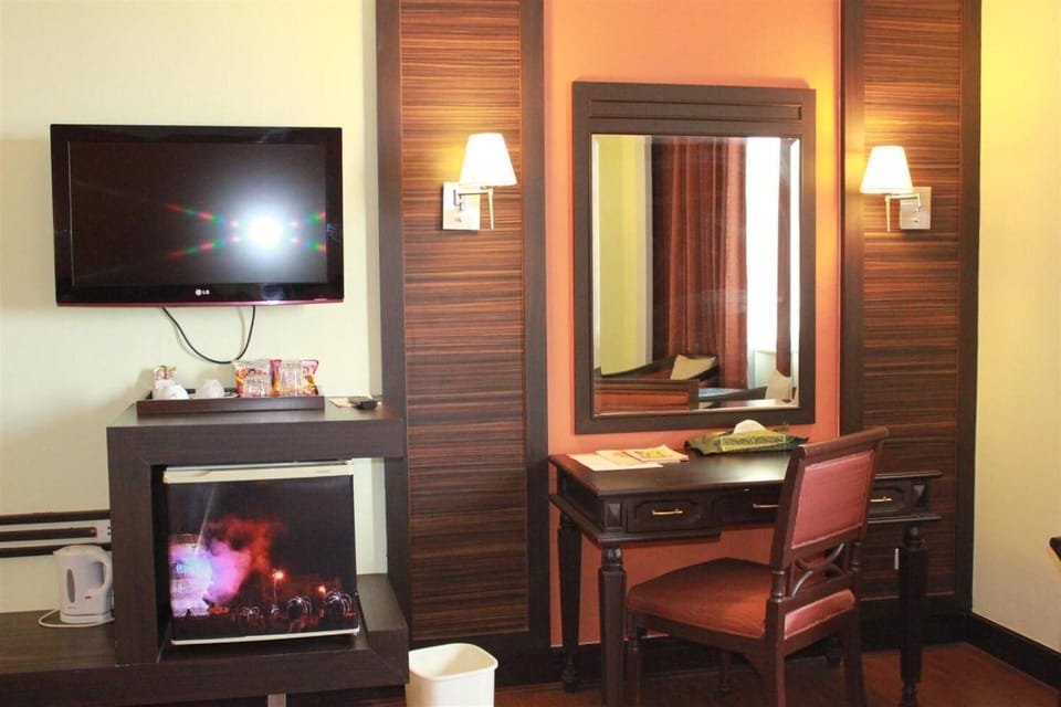 Minibar, in-room safe, desk, blackout drapes