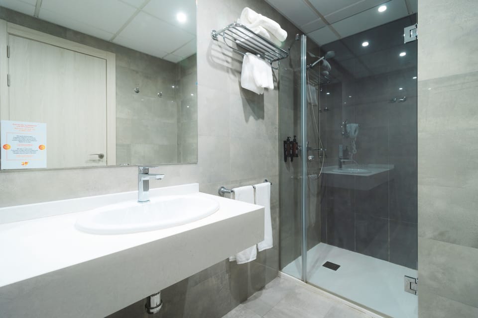 Shower, eco-friendly toiletries, hair dryer, towels