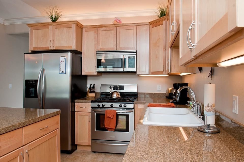 Condo, 2 Bedrooms, Ocean View, Beachfront | Private kitchen | Fridge, microwave, oven, stovetop