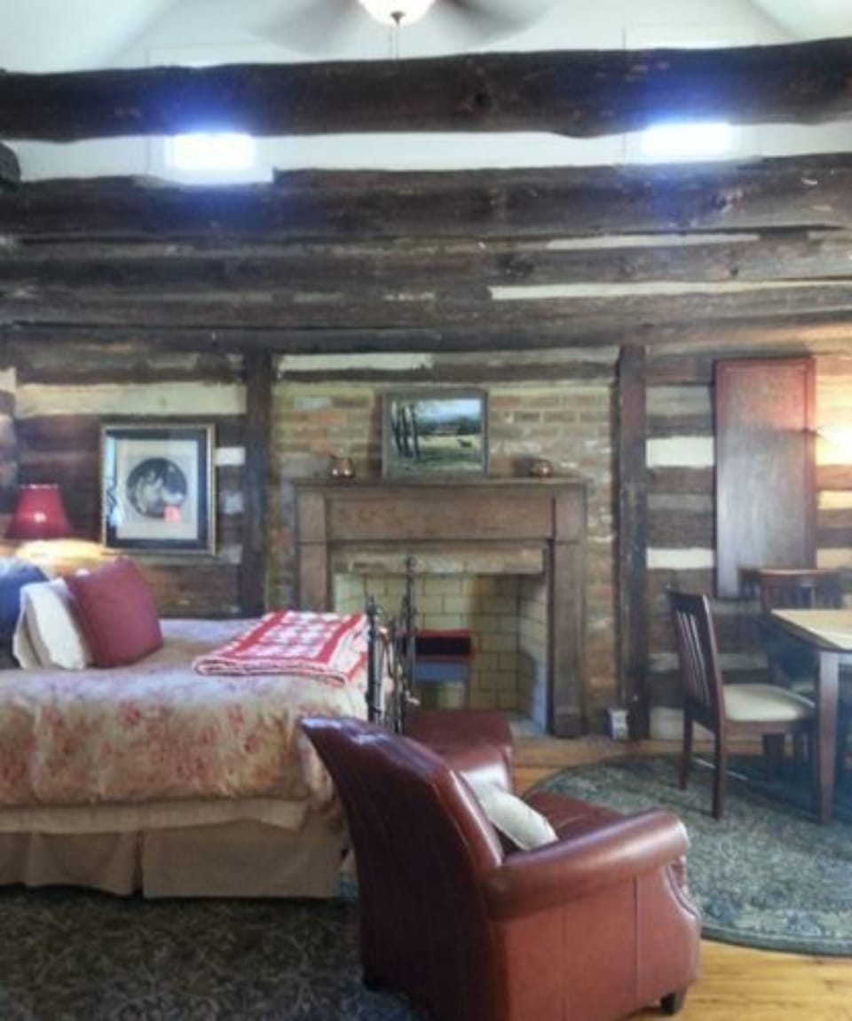 Desk, iron/ironing board, rollaway beds, free WiFi