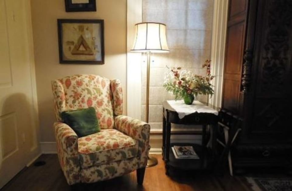Desk, iron/ironing board, rollaway beds, free WiFi