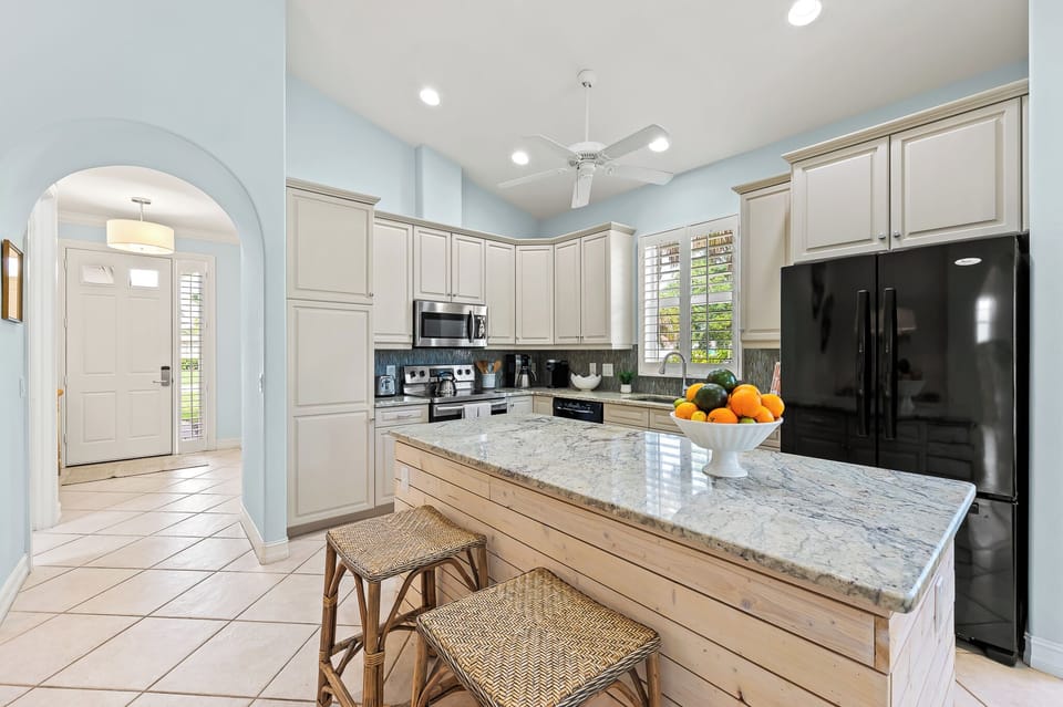 Luxury House, 3 Bedrooms, Pool View, Poolside | Private kitchen | Highchair, dining tables