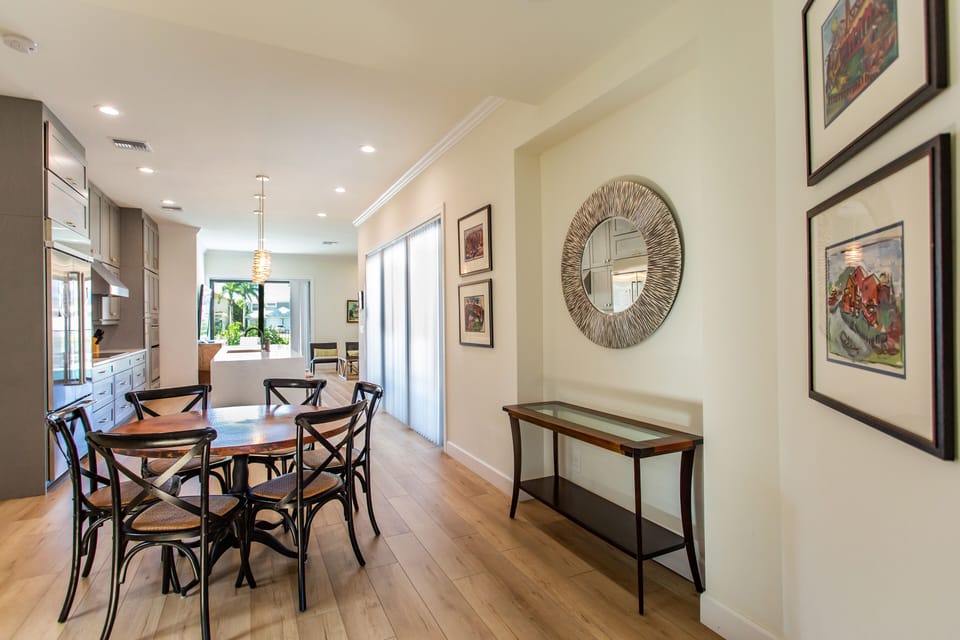 Luxury House, 5 Bedrooms, Pool View, Poolside | Dining room