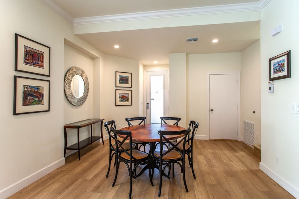 Luxury House, 5 Bedrooms, Pool View, Poolside | Dining room