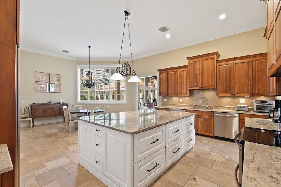 Luxury House, 6 Bedrooms, Garden View, Garden Area | Private kitchen | Coffee/tea maker, fridge, microwave, oven