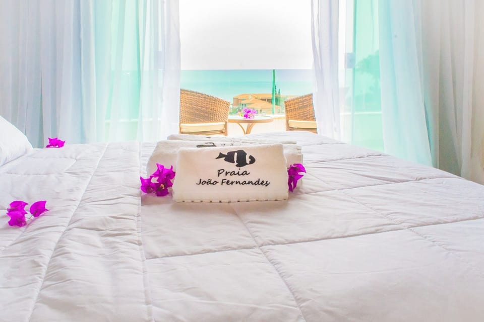 Deluxe Suite, 1 Bedroom, Sea View | Minibar, in-room safe, blackout drapes, bed sheets