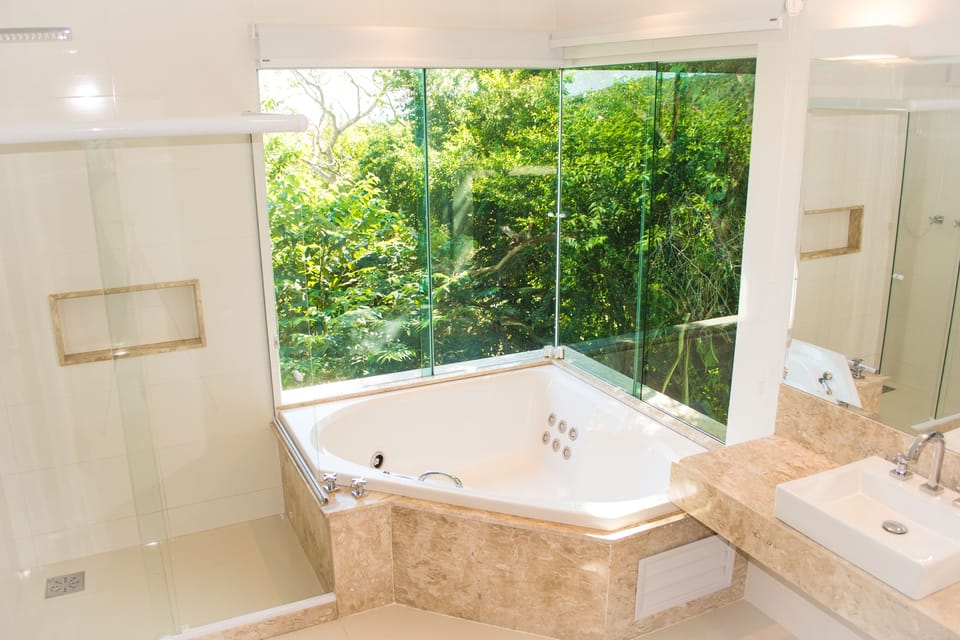 Exclusive Suite, 1 Bedroom, Sea View (Master) | Bathroom | Shower, free toiletries, hair dryer, soap