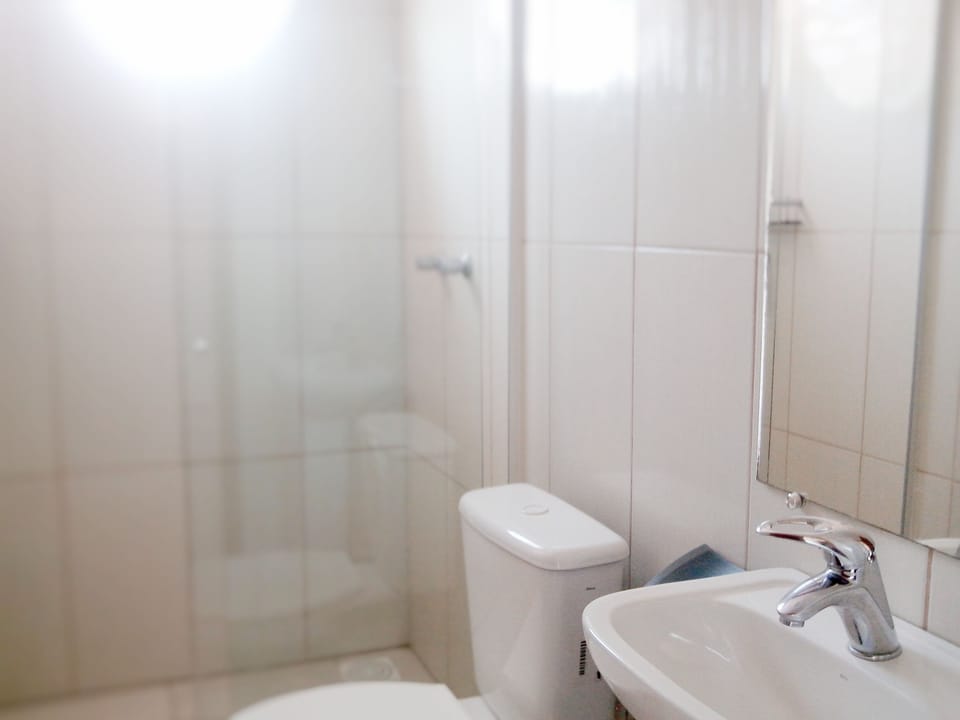 Basic Suite | Bathroom | Shower, bidet, towels