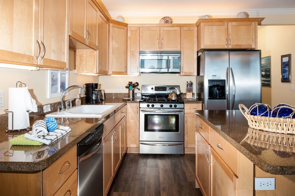 Condo, 2 Bedrooms, Ocean View, Beachfront | Private kitchen | Fridge, microwave, oven, stovetop