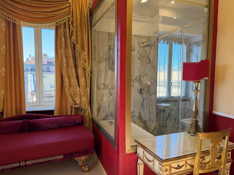 Junior Suite | Bathroom | Free toiletries, hair dryer, bidet, towels