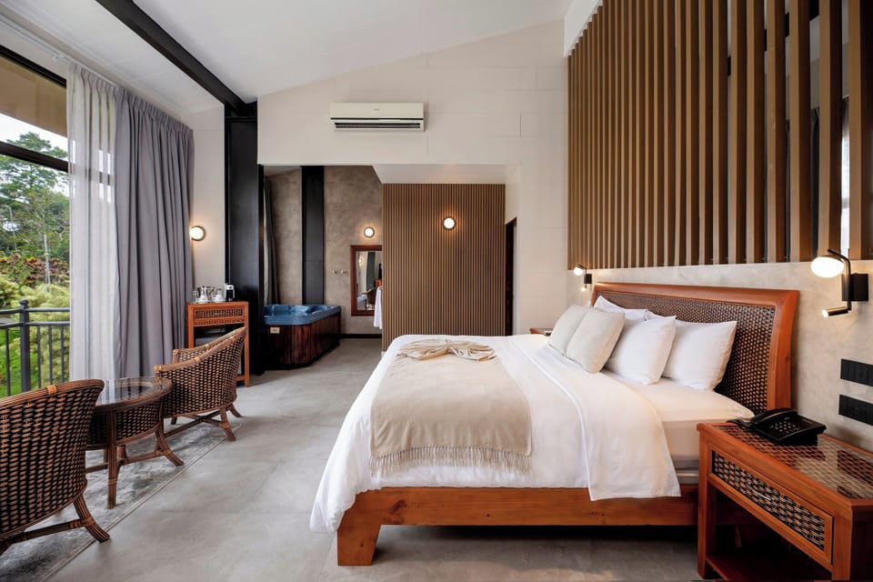 Kioro Suite | Down comforters, minibar, in-room safe, desk
