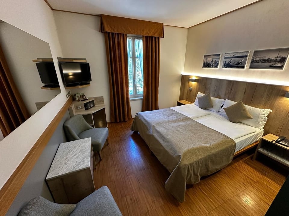 Standard Double or Twin Room | Hypo-allergenic bedding available, minibar, in-room safe, desk
