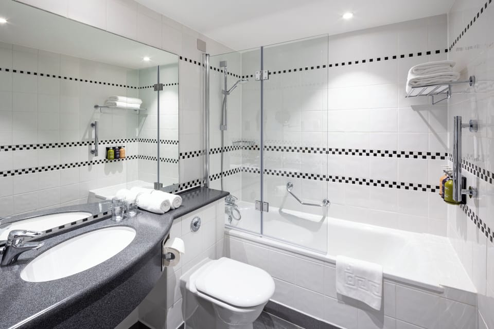 Standard Room, 1 King Bed (Super) | Bathroom | Bathtub, eco-friendly toiletries, hair dryer, towels