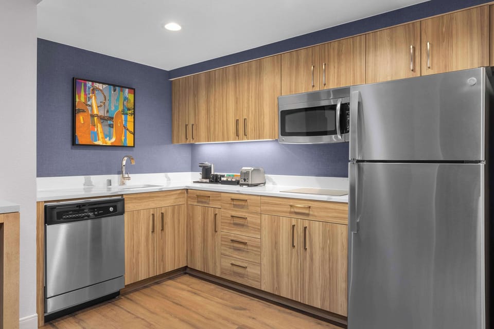 Fridge, microwave, stovetop, dishwasher