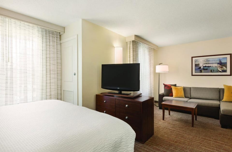 Premium bedding, pillowtop beds, in-room safe, desk
