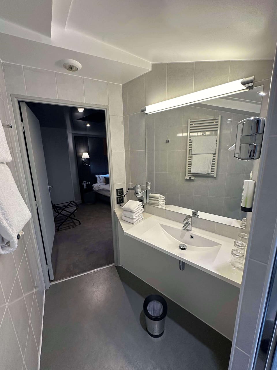 Junior Suite, 1 Queen Bed | Bathroom | Designer toiletries, hair dryer, towels, soap