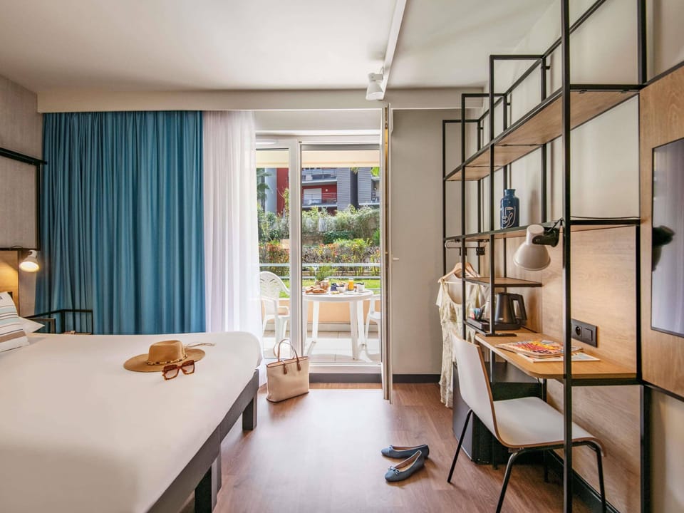 Superior Room, 1 Double Bed, Balcony | Premium bedding, desk, soundproofing, iron/ironing board