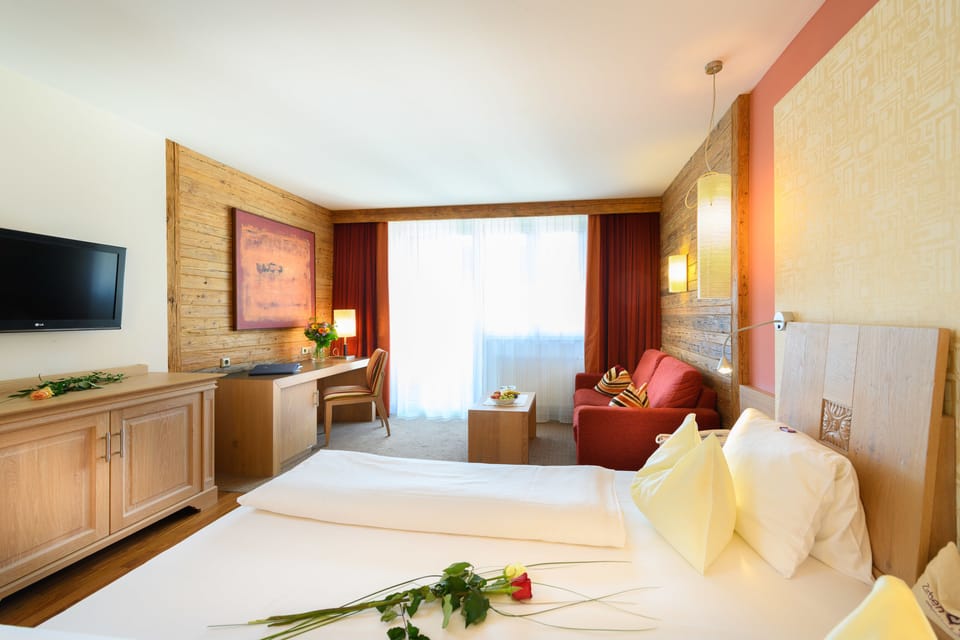 Royal Double Room, Balcony | Hypo-allergenic bedding, in-room safe, desk, soundproofing