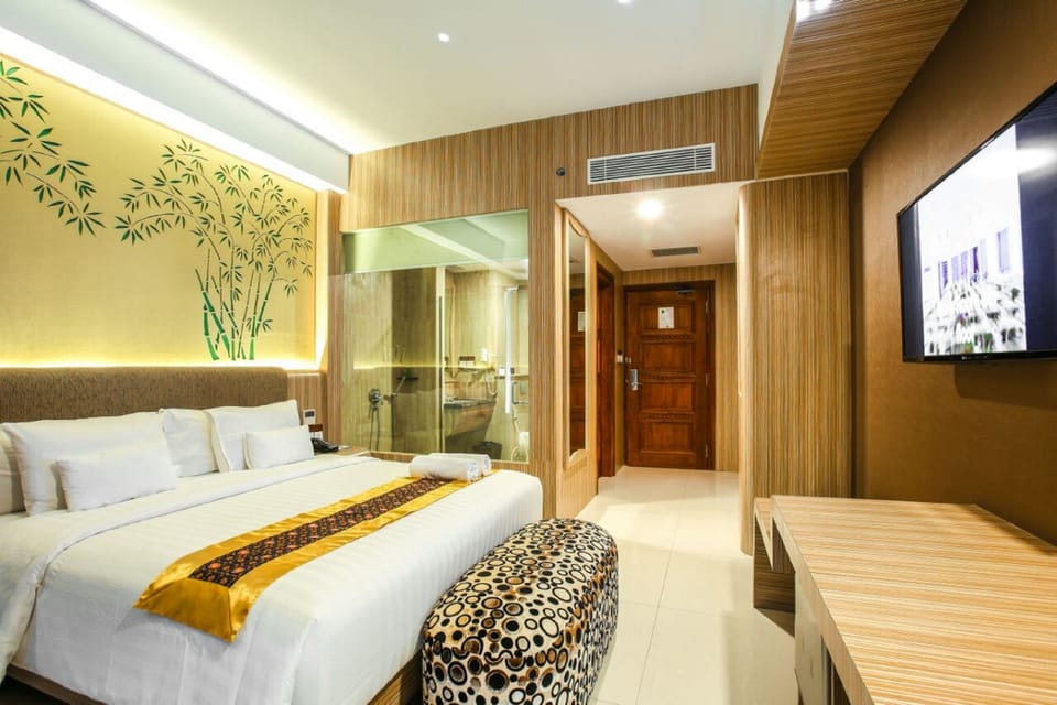 Minibar, in-room safe, desk, blackout drapes