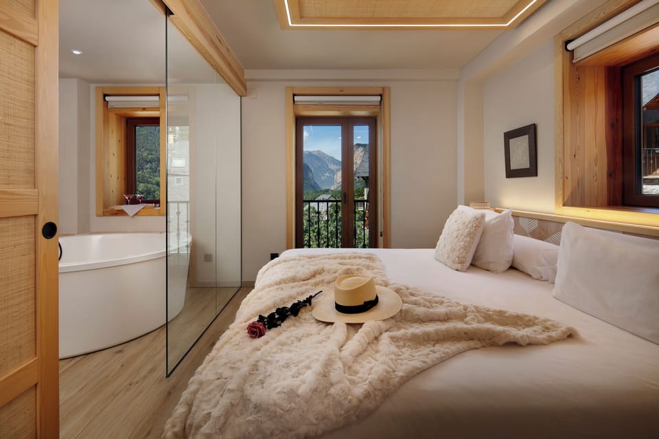 Egyptian cotton sheets, premium bedding, down comforters, pillowtop beds