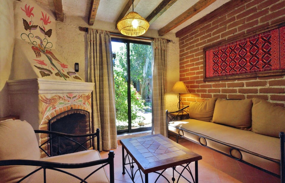 Junior Suite | Living area | 32-inch LCD TV with cable channels, TV