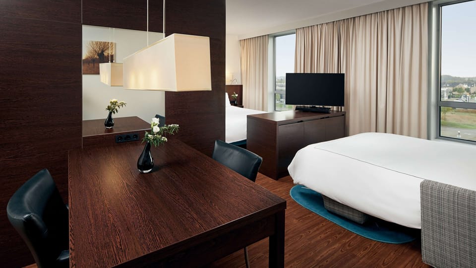 Executive Room, 1 Queen Bed (Sofabed) | Hypo-allergenic bedding, down comforters, minibar, in-room safe