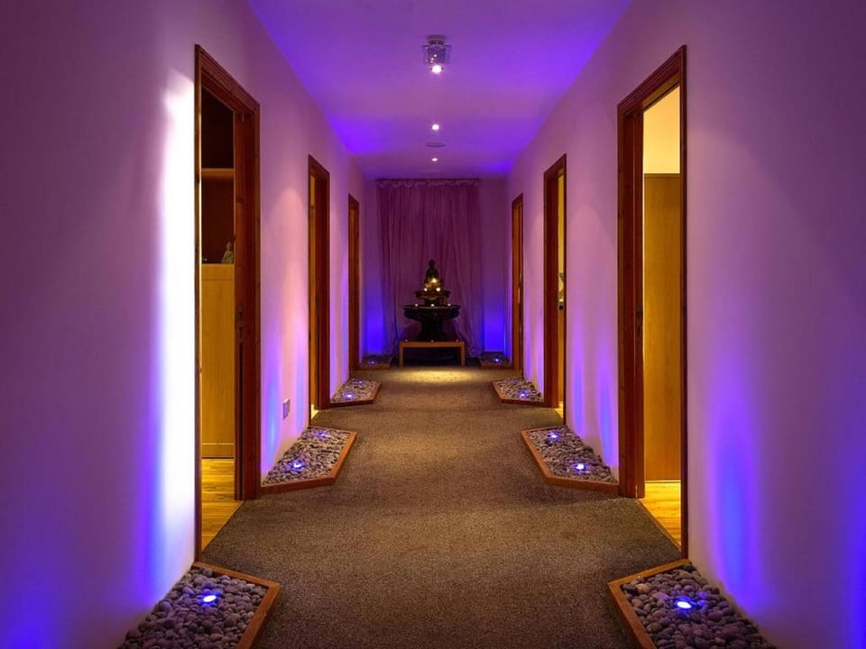 Body treatments, hydrotherapy, aromatherapy, hot stone massages