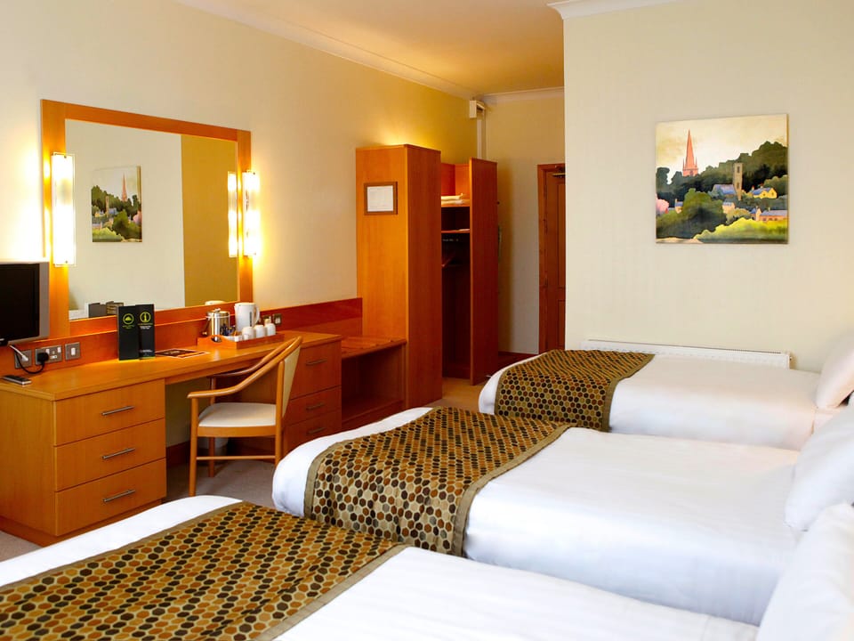 Family Room (2+1) | In-room safe, desk, blackout drapes, iron/ironing board