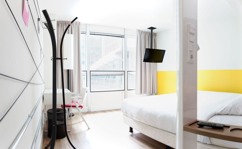 Premium bedding, in-room safe, desk, blackout drapes