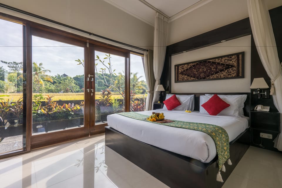 Superior Room | Minibar, in-room safe, blackout drapes, free WiFi