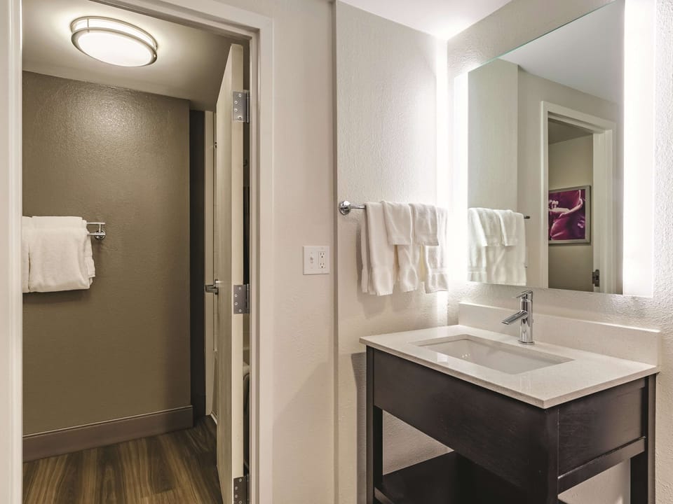 Suite, 1 King Bed, Non Smoking | Premium bedding, desk, blackout drapes, iron/ironing board