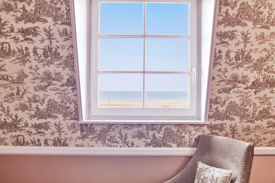 Junior Suite, Sea View | Premium bedding, minibar, in-room safe, individually decorated