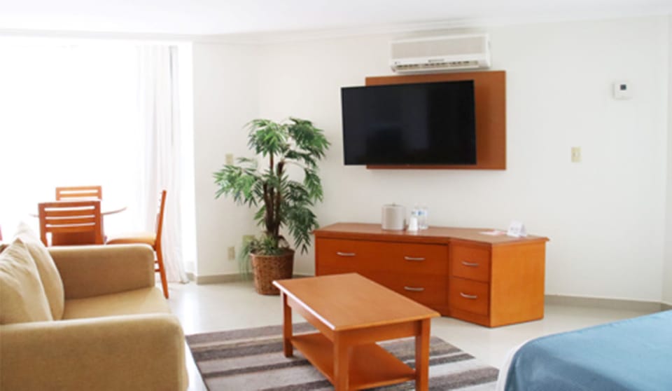 Junior Room | Desk, laptop workspace, blackout drapes, soundproofing
