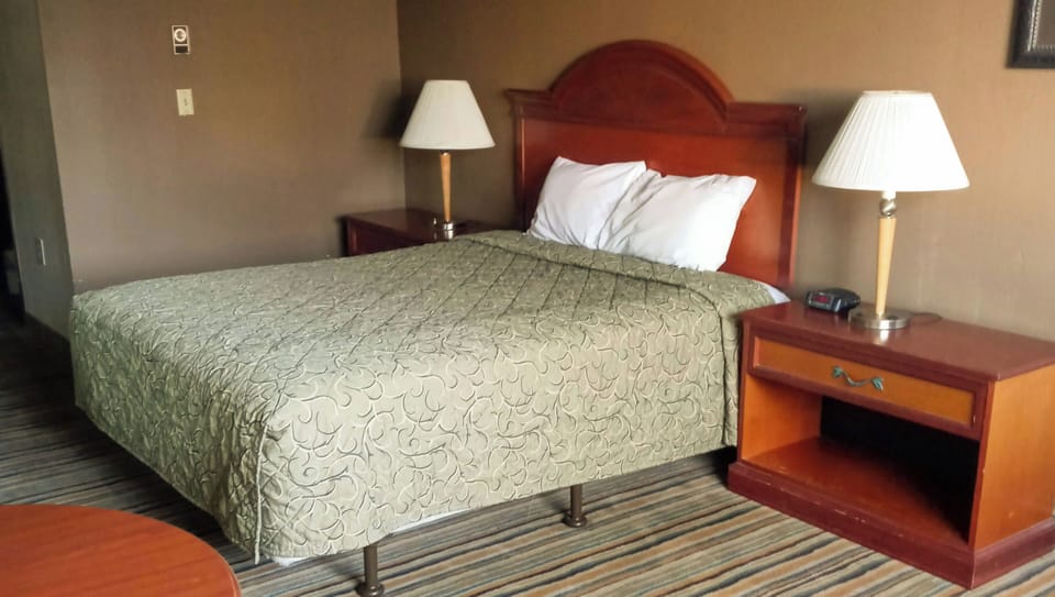 Desk, laptop workspace, WiFi (free), alarm clocks