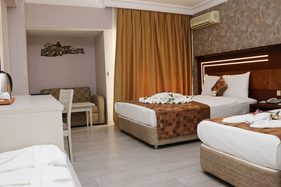 Standard Room, Sea View | Minibar, desk, cribs (free), WiFi (free)