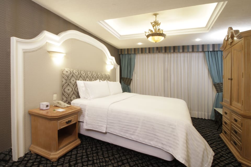Premium Room, 1 King Bed | Premium bedding, minibar, in-room safe, individually decorated