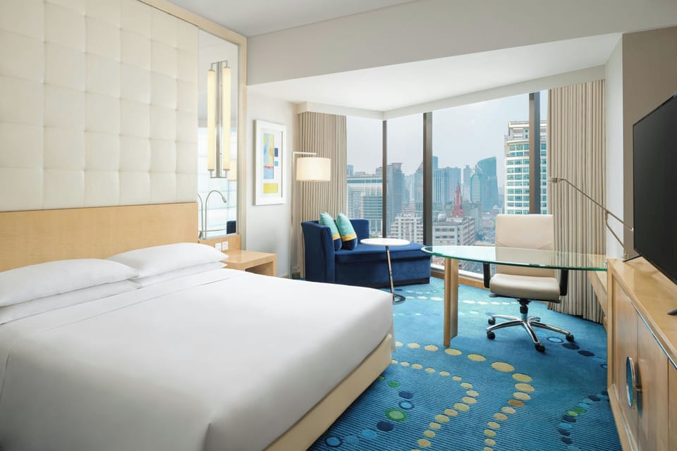 Club King Room | Select Comfort beds, minibar, in-room safe, desk