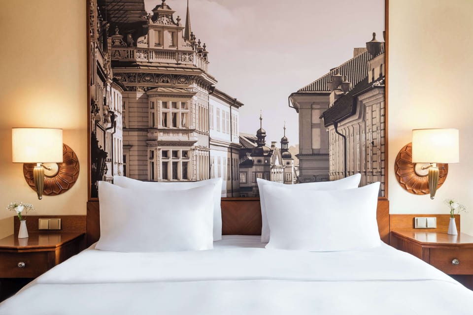 Deluxe Room, 1 King Bed | 1 bedroom, hypo-allergenic bedding, in-room safe, desk