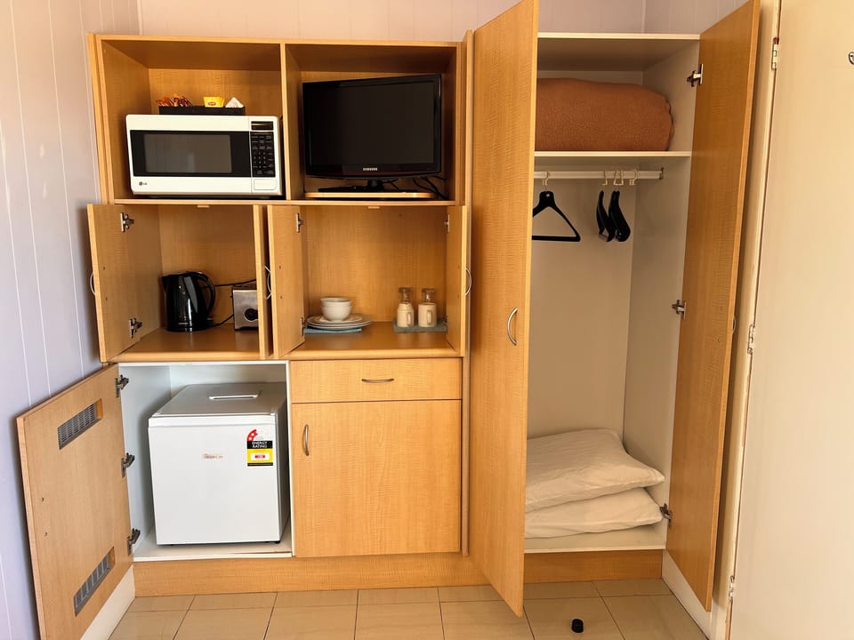 Standard Room, Non Smoking, Balcony (Twin room) | Private kitchen | Fridge, microwave, coffee/tea maker, electric kettle