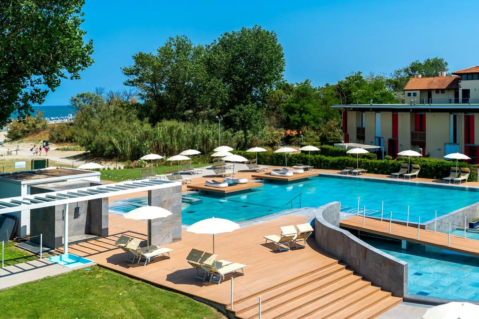 Seasonal outdoor pool, pool umbrellas, sun loungers